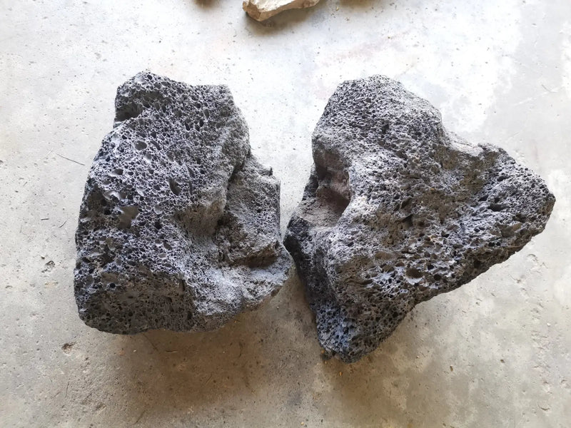 Black lava rock - ~25cm (10lb) (1pc large +multiple small